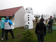 Stavíme sněhuláka s partnery,  rodiči a dětmi